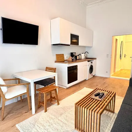 Spot In Xberg Apartment *